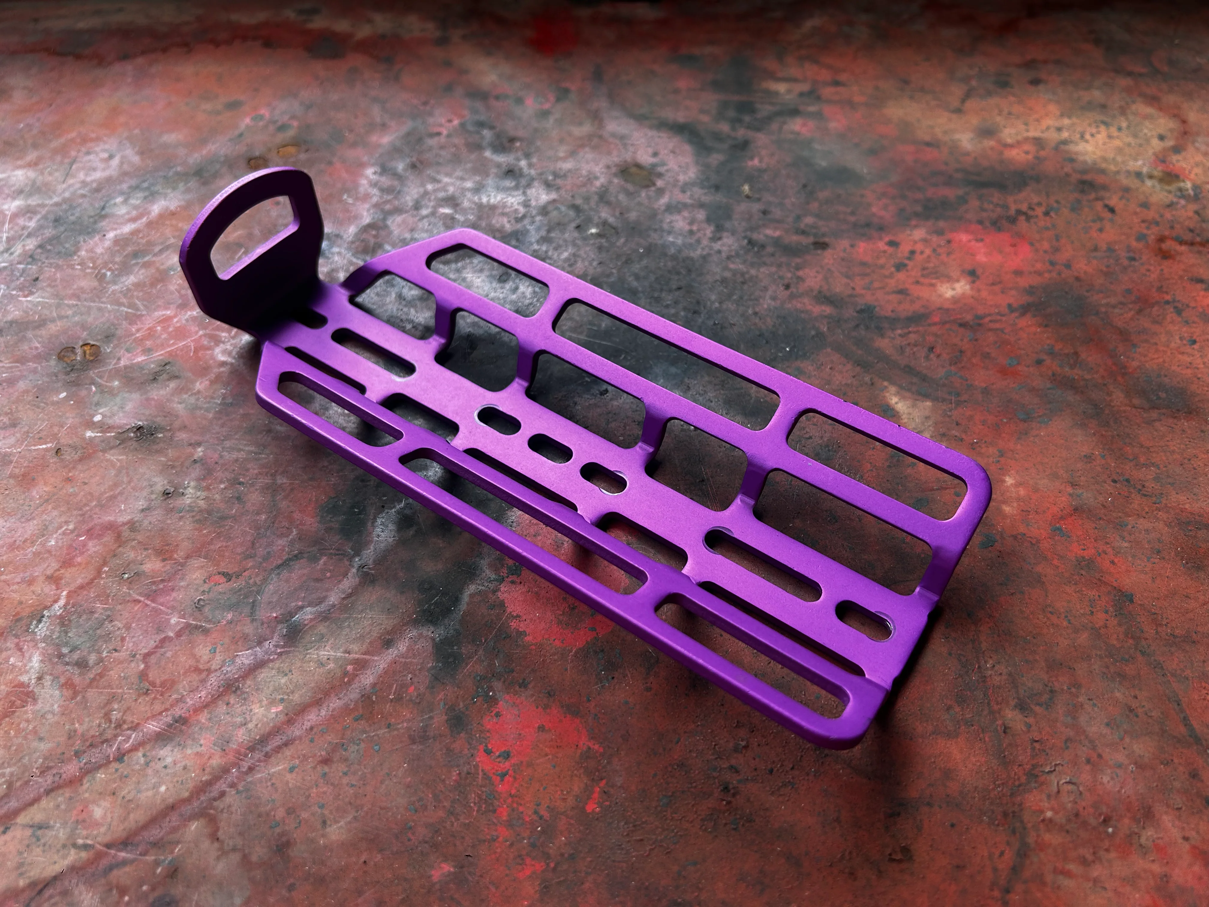 Widefoot cargo cage